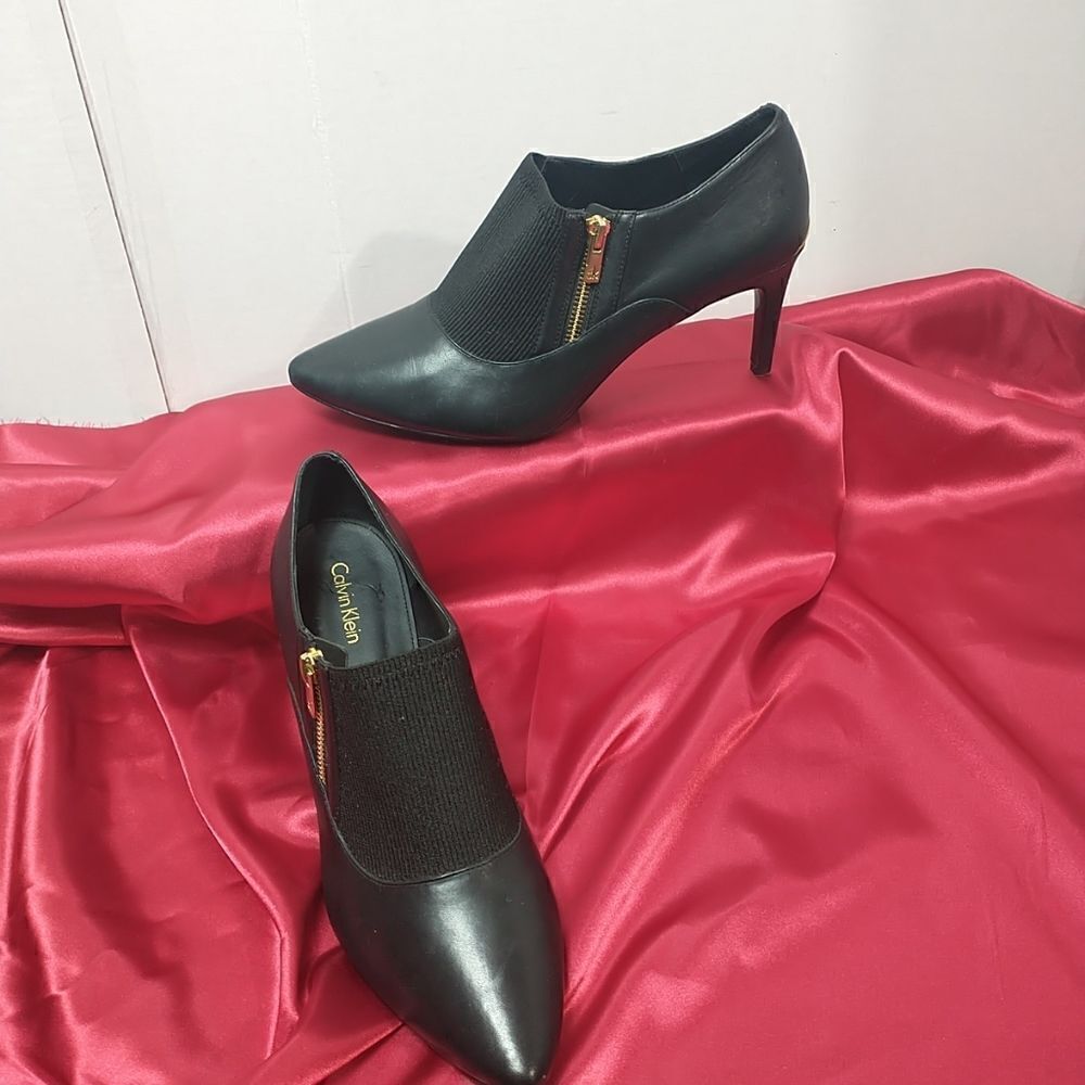 Calvin Klein Women's  SZ 11 Black Ankle BootieWith Gold Zipper